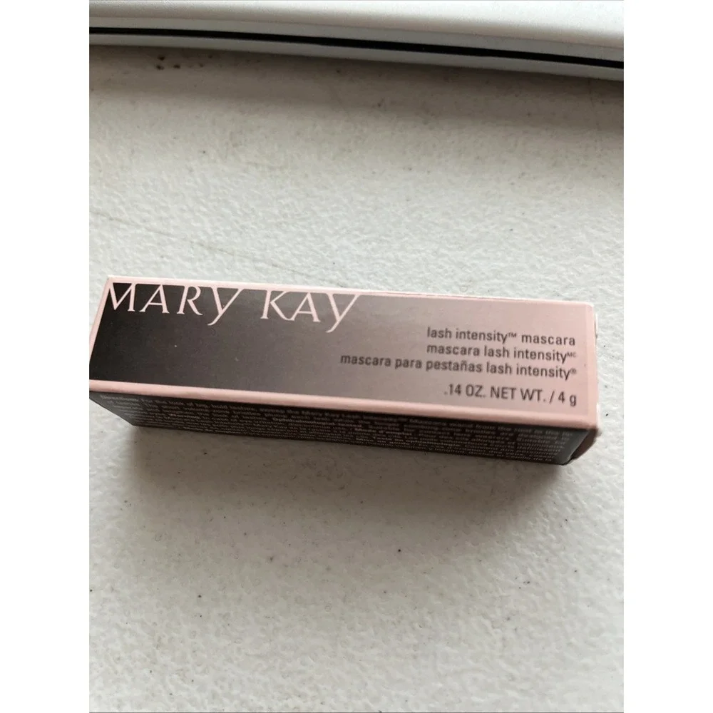 Mary Kay 092105 Lash Intensity Mascara - Black manufactured date 5/5/18